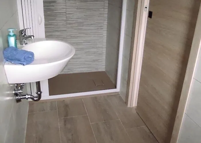 Le Camine Spa, Clima, Parking, Giardino بيت للعطل ماتينو