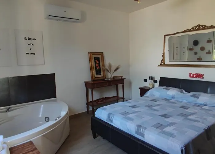 Le Camine Spa, Clima, Parking, Giardino بيت للعطل ماتينو