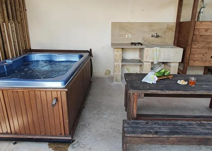 Le Camine Spa, Clima, Parking, Giardino بيت للعطل ماتينو